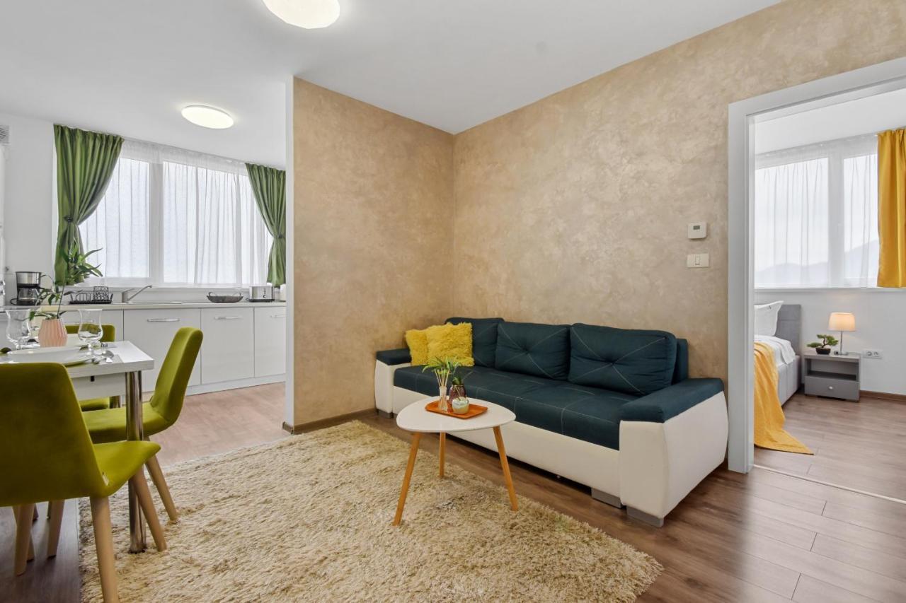 Апартаменты Modern In New Building With Panoramic View Брашов Экстерьер фото