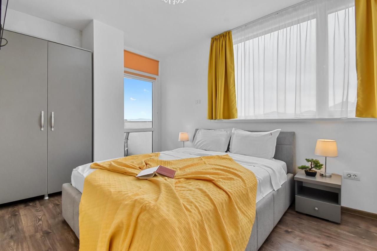 Апартаменты Modern In New Building With Panoramic View Брашов Экстерьер фото