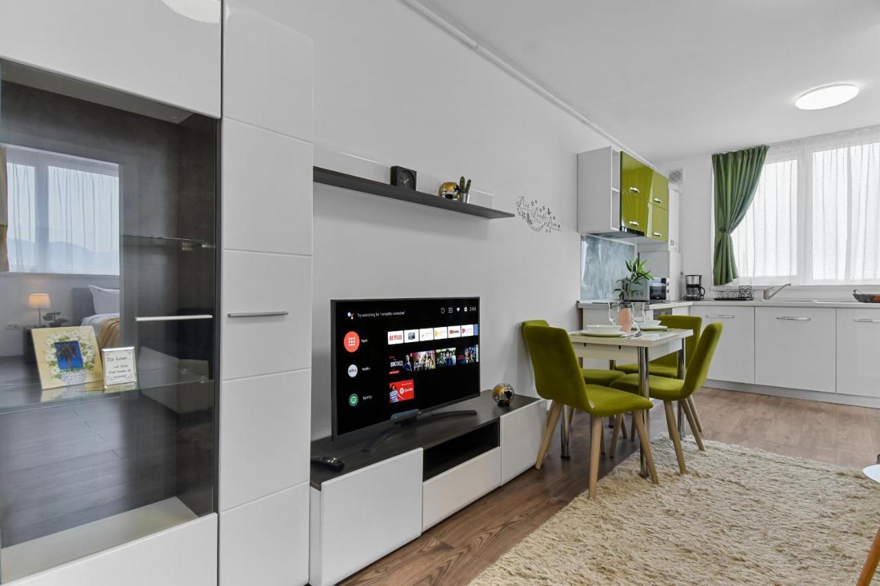 Апартаменты Modern In New Building With Panoramic View Брашов Экстерьер фото